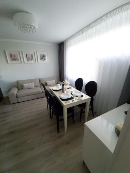 Ferienwohnung Uroczy, Jasny Apartament Oraz Bezplatny Parking! Krakau Exterior foto
