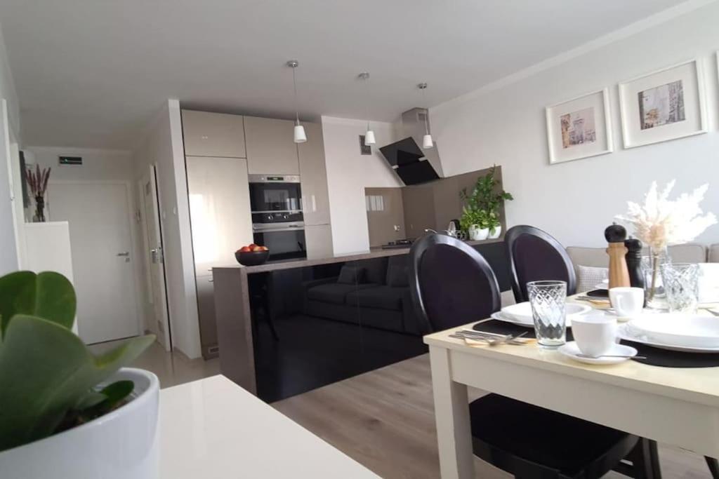 Ferienwohnung Uroczy, Jasny Apartament Oraz Bezplatny Parking! Krakau Exterior foto